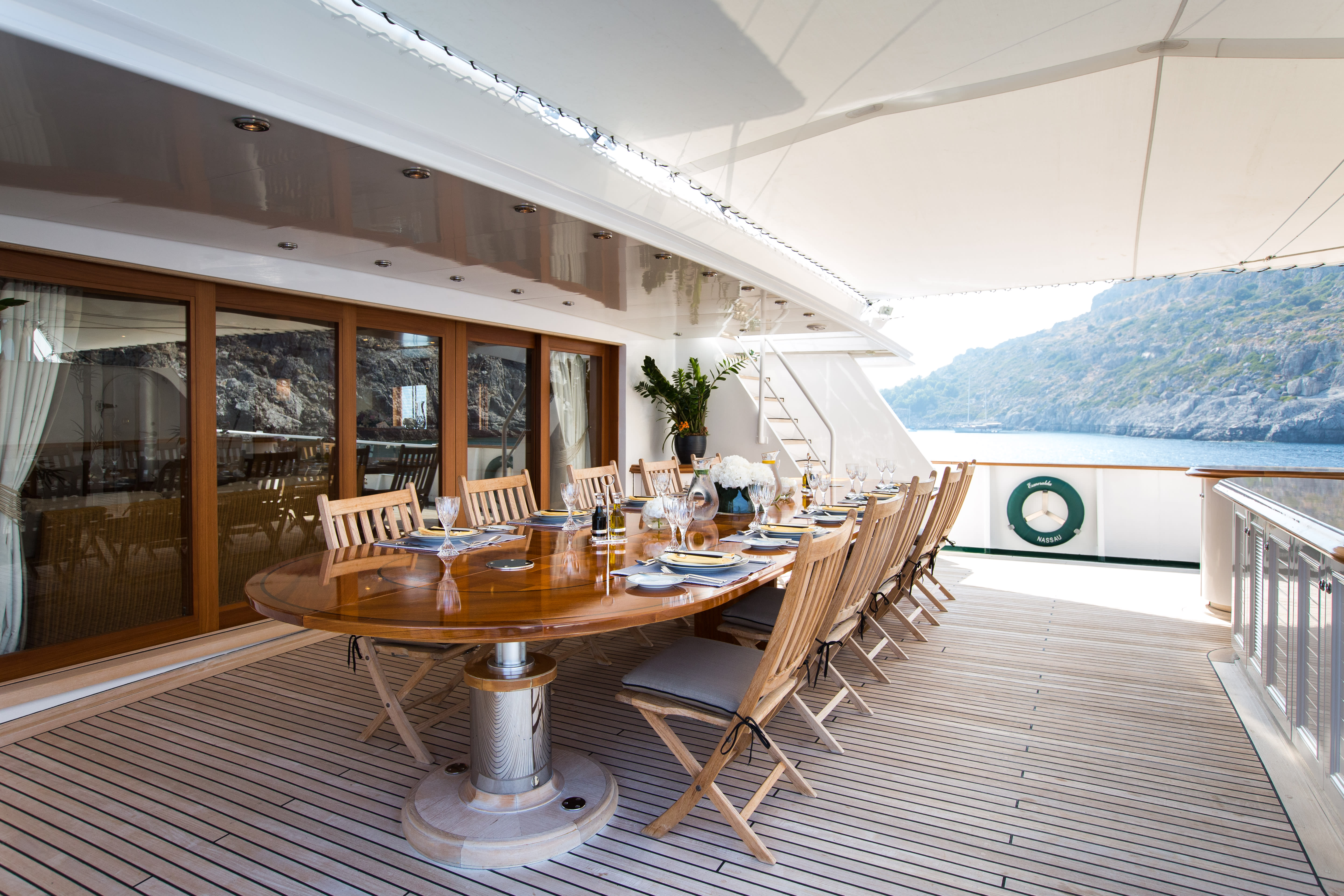 Esmeralda motor yacht for charter main deck dining